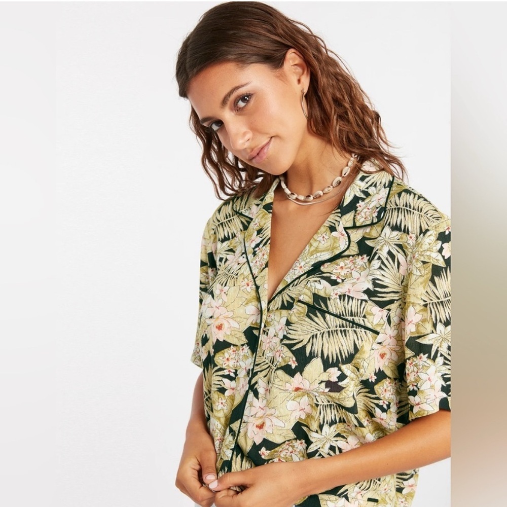 Volcom Black and Green Oversized Tropical Shirt Size M/L